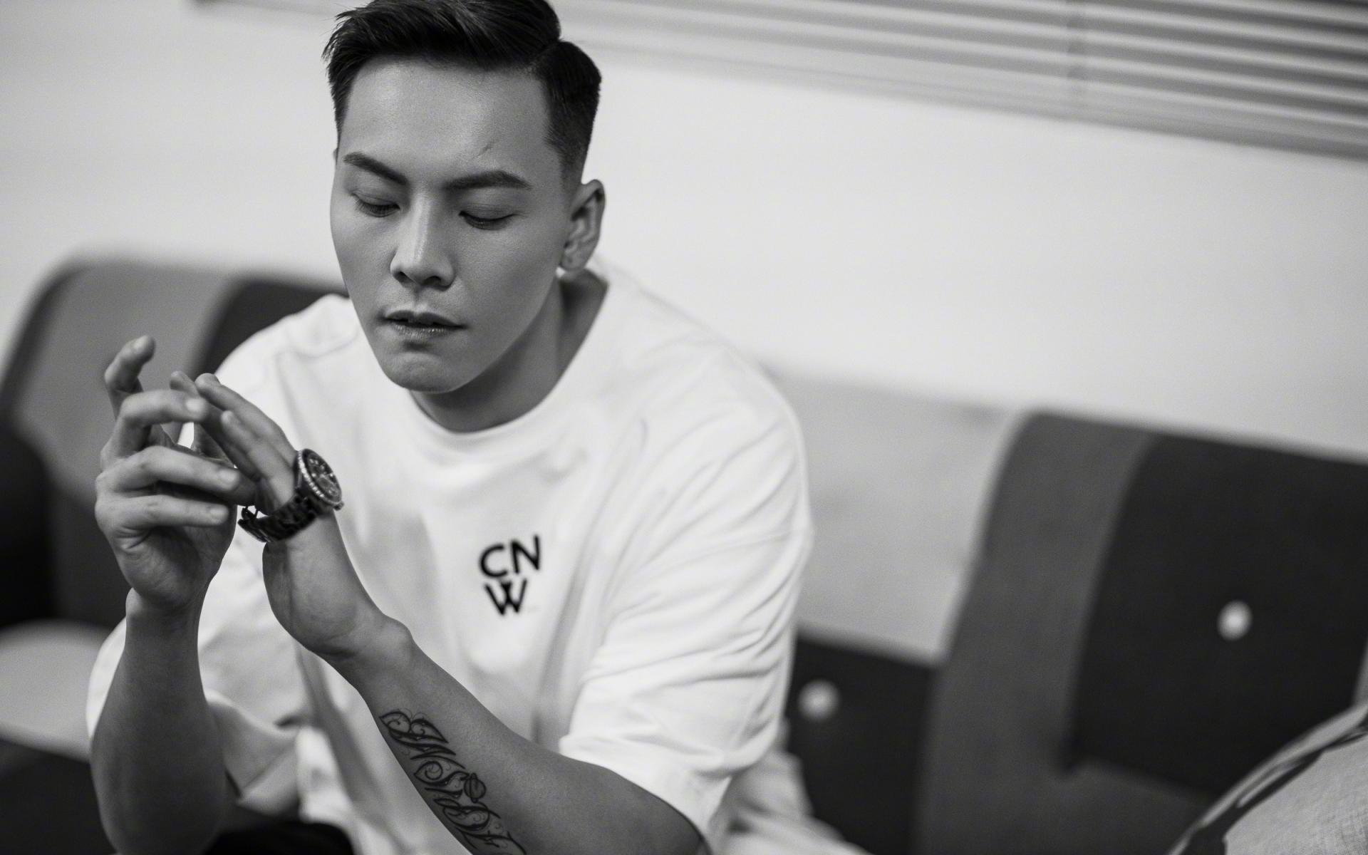 中超俱乐部转会窗口交易方式分类，沪上双雄领衔担当,中超转会窗单日交易额近5亿