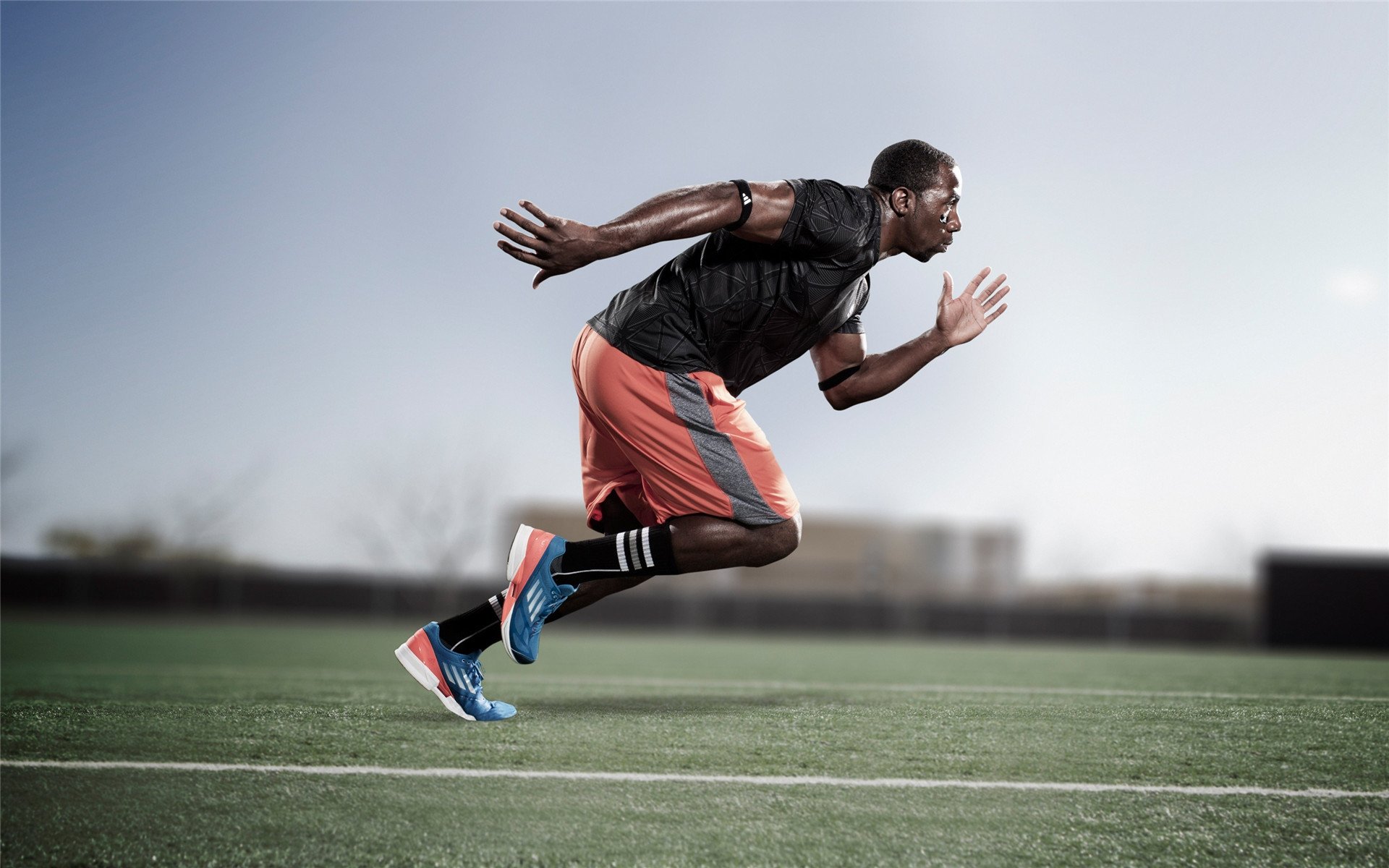 “马科斯·莫奇:阿根廷美洲狮队的防守堡垒,未来将愈加出色”