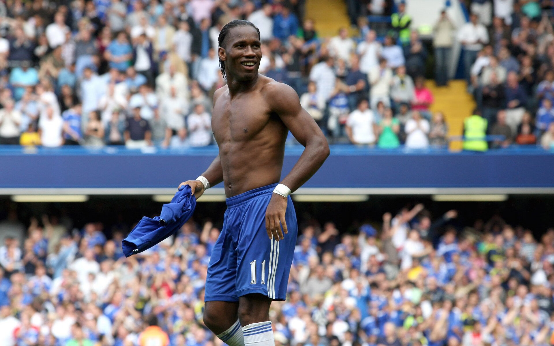 巴特尔的全场防守展现了袋鼠队攻防平衡的重要性，巴特尔代言的篮球鞋